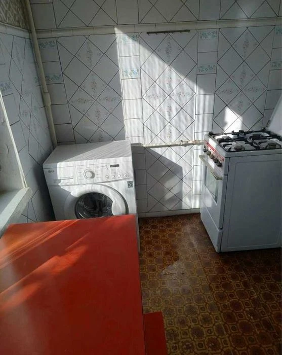 Продам 3к.квартира на 4 поверсі цегляного будинку за 31800.