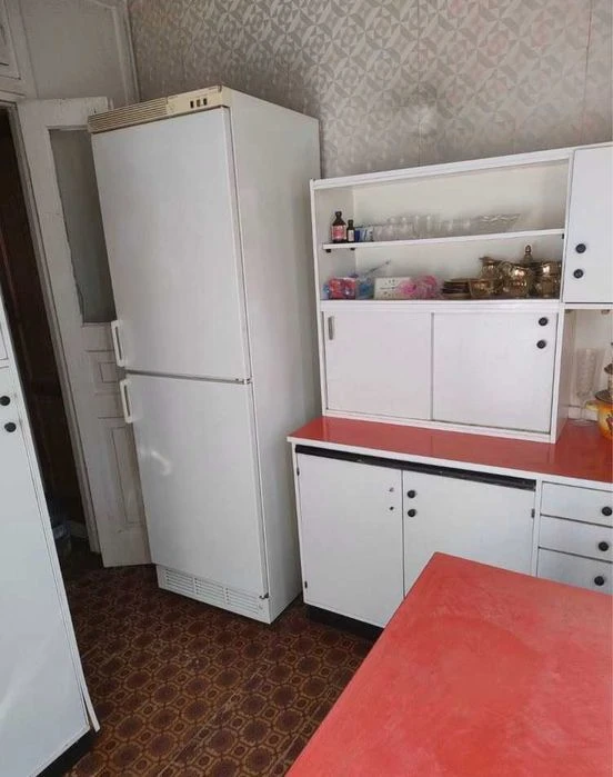 Продам 3к.квартира на 4 поверсі цегляного будинку за 31800.
