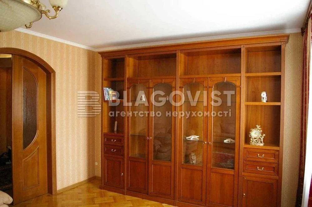 Продаж 2к квартири з ремонтом 82кв.м метро Позняки вулиця Гм