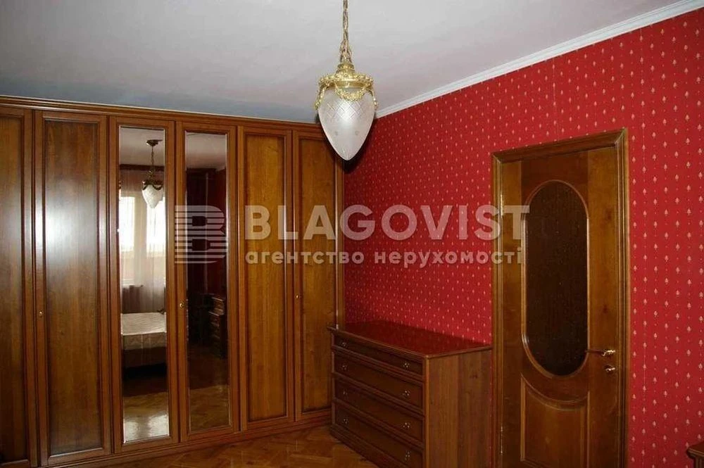 Продаж 2к квартири з ремонтом 82кв.м метро Позняки вулиця Гм