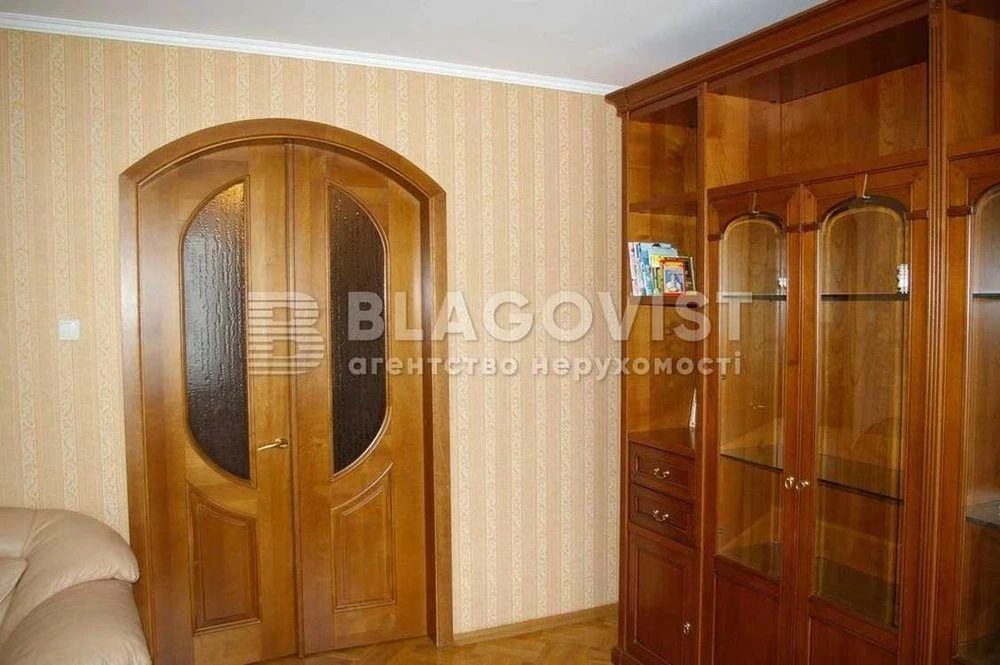 Продаж 2к квартири з ремонтом 82кв.м метро Позняки вулиця Гм