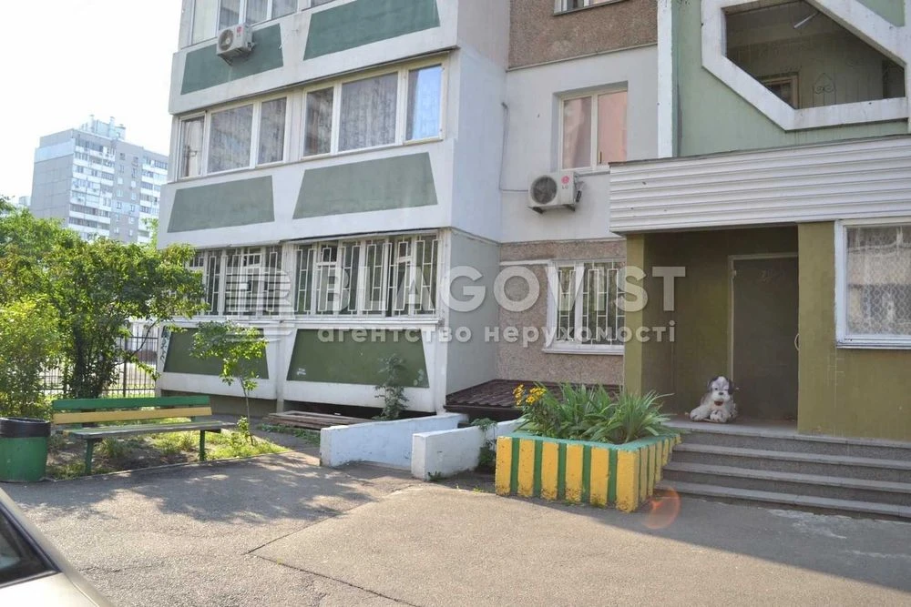 Продаж 2к квартири з ремонтом 82кв.м метро Позняки вулиця Гм
