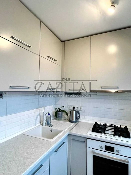 Продаж квартири, вул. Лаврська, Печерськ