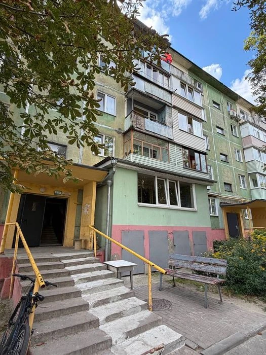 Купити 3 км квартиру 73 м² — просп. Перемоги, 187  Чернігів,