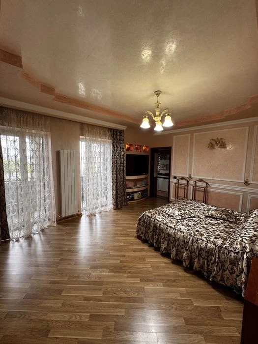 Продається гарний просторий будинок Роша