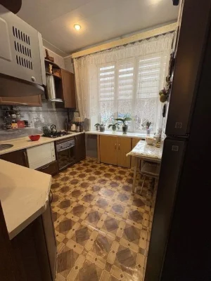 Продам 2х ком. полнометражную квартиру (Сталинка) в центре,