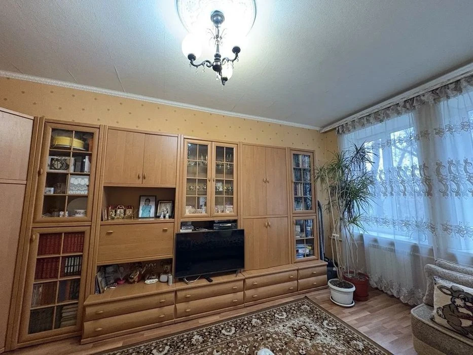 Продам 2х ком. полнометражную квартиру (Сталинка) в центре,