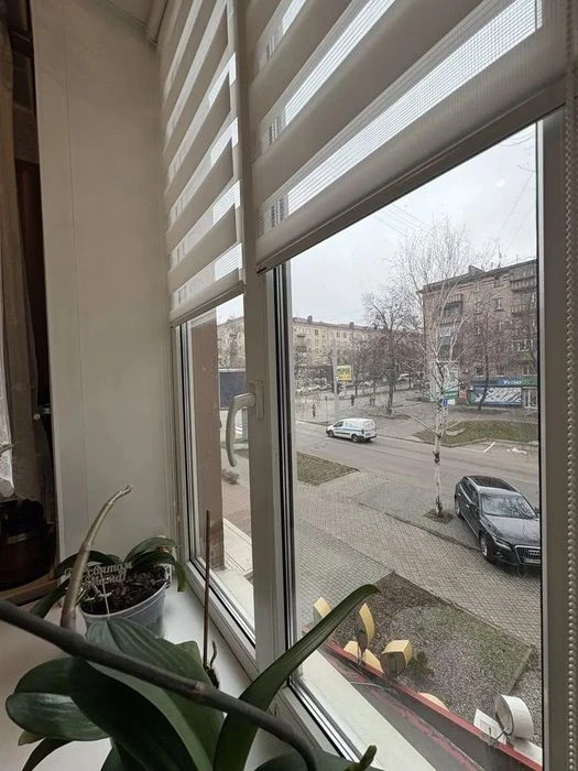 Продам 2х ком. полнометражную квартиру (Сталинка) в центре,