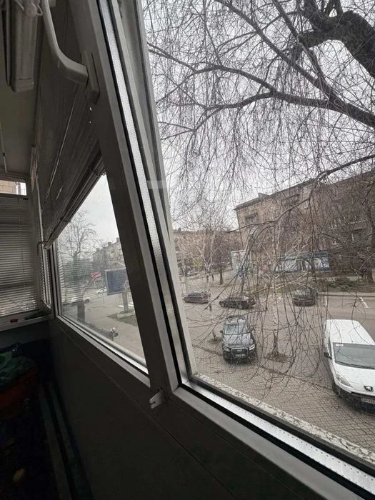 Продам 2х ком. полнометражную квартиру (Сталинка) в центре,