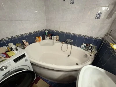 Продам 2х ком. полнометражную квартиру (Сталинка) в центре,