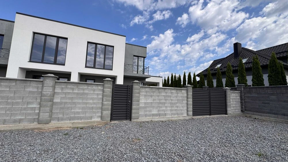 Новий будинок 129,6 м² з 5 сотками та власними комунікаціями