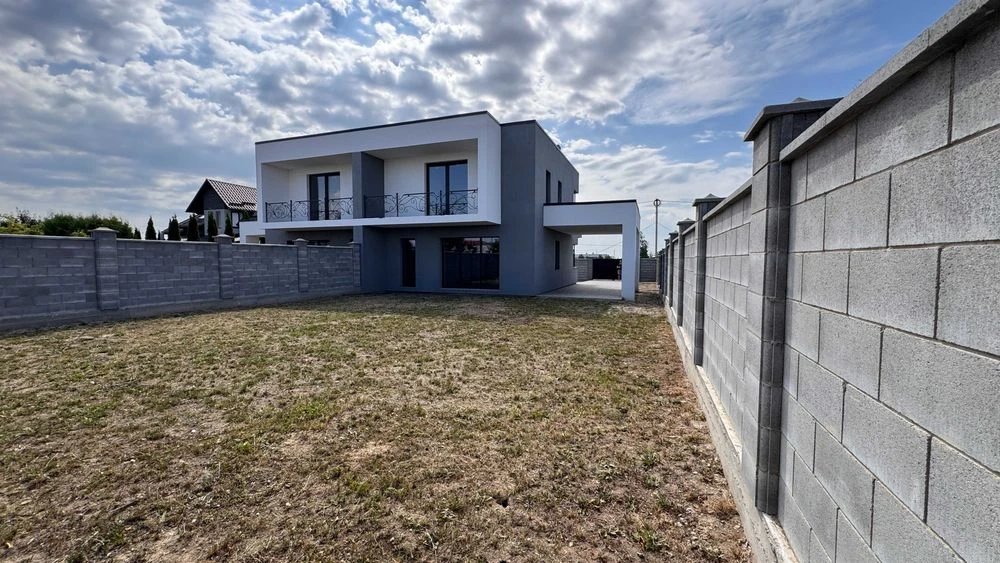 Новий будинок 129,6 м² з 5 сотками та власними комунікаціями