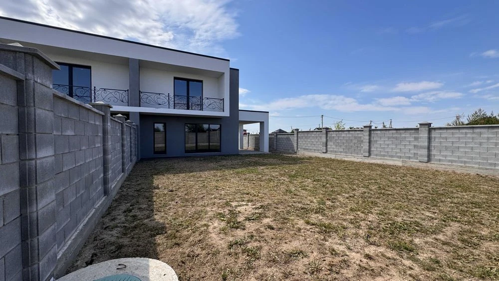 Новий будинок 129,6 м² з 5 сотками та власними комунікаціями