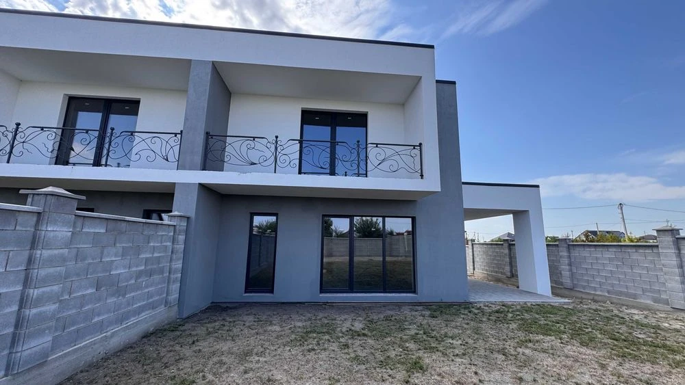 Новий будинок 129,6 м² з 5 сотками та власними комунікаціями