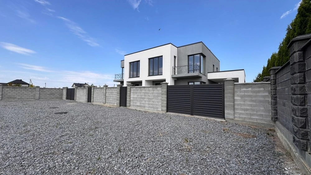 Новий будинок 129,6 м² з 5 сотками та власними комунікаціями