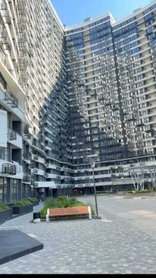 Продам 1 кімнатну простору квартиру 48 метрів в ЖК " Атмосфе