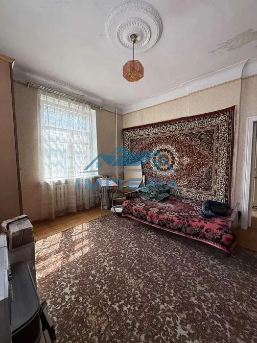 Продаж 3-кімнатної квартири в самому Центрі міста. Сталінка.