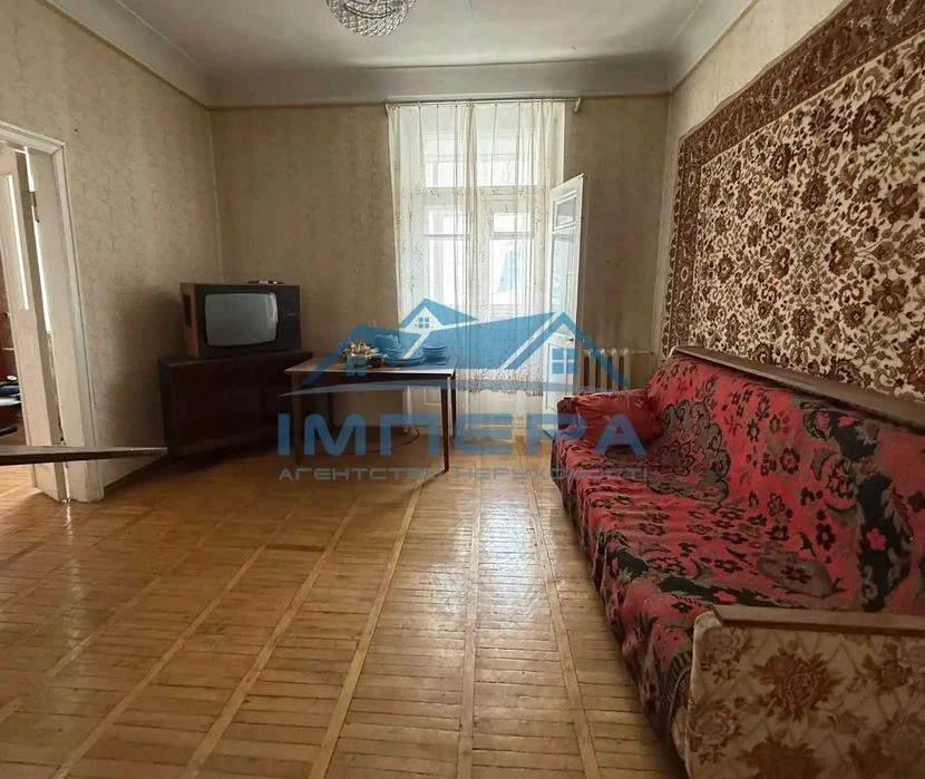 Продаж 3-кімнатної квартири в самому Центрі міста. Сталінка.