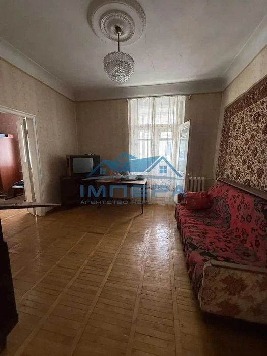 Продаж 3-кімнатної квартири в самому Центрі міста. Сталінка.
