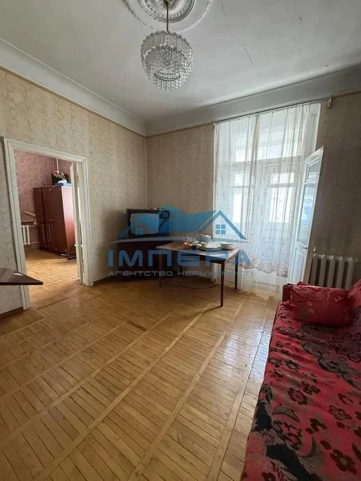 Продаж 3-кімнатної квартири в самому Центрі міста. Сталінка.