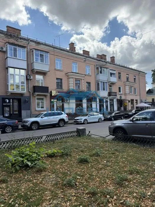 Продаж 3-кімнатної квартири в самому Центрі міста. Сталінка.