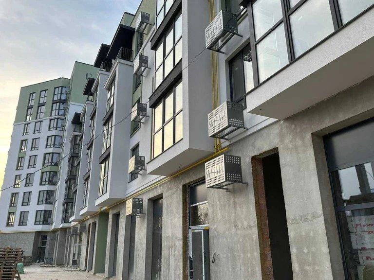 Продаж БЕЗ комісії просторої 3-кімнатної кв. з частковим рем