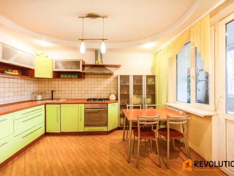 Квартира. Київ, Юлії Здановської вул. (Ломоносова)