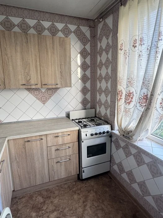 Реально Продам 2 х комнатную квартиру  метро в двух шагах