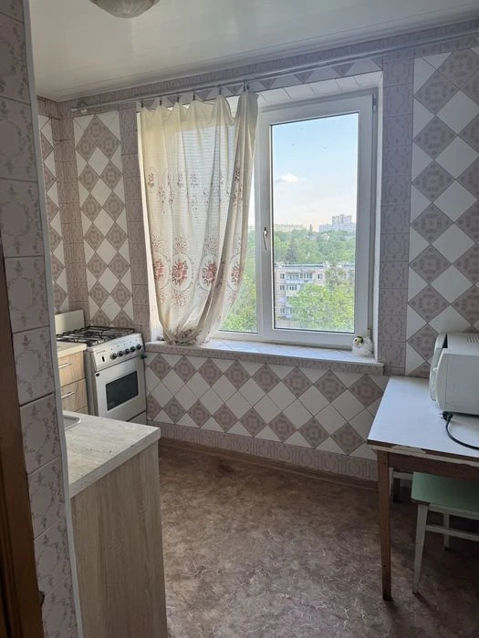 Реально Продам 2 х комнатную квартиру  метро в двух шагах