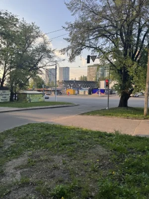 Реально Продам 2 х комнатную квартиру  метро в двух шагах