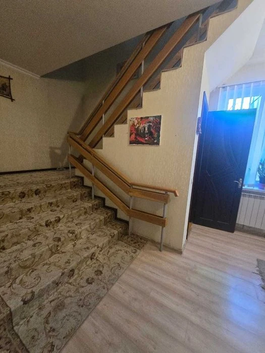 Продам 2-хэтажный дом с ремонтом на Ленпоселке