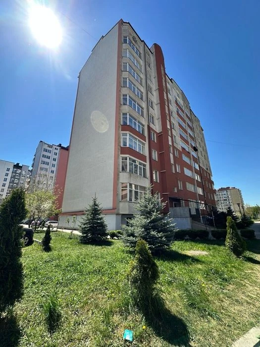 3-кімнатна 103м2 з чорновим ремонтом біля нового мосту!