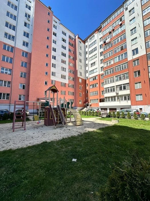 3-кімнатна 103м2 з чорновим ремонтом біля нового мосту!