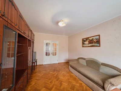 For sale three-room apartment 65m2 with gas near the RayON shopping mall