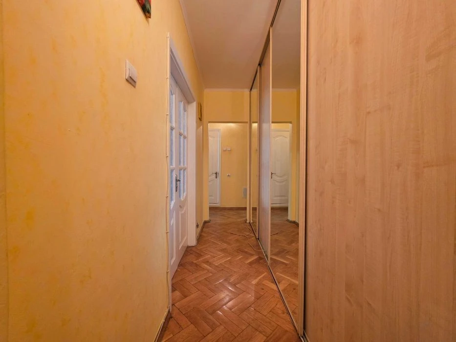 For sale three-room apartment 65m2 with gas near the RayON shopping mall