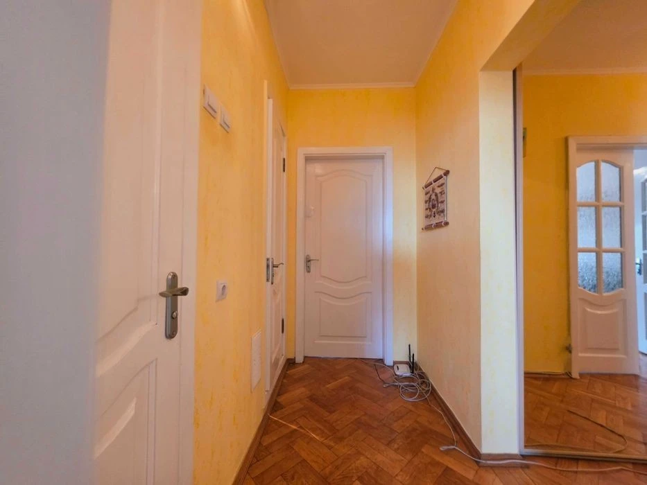 For sale three-room apartment 65m2 with gas near the RayON shopping mall