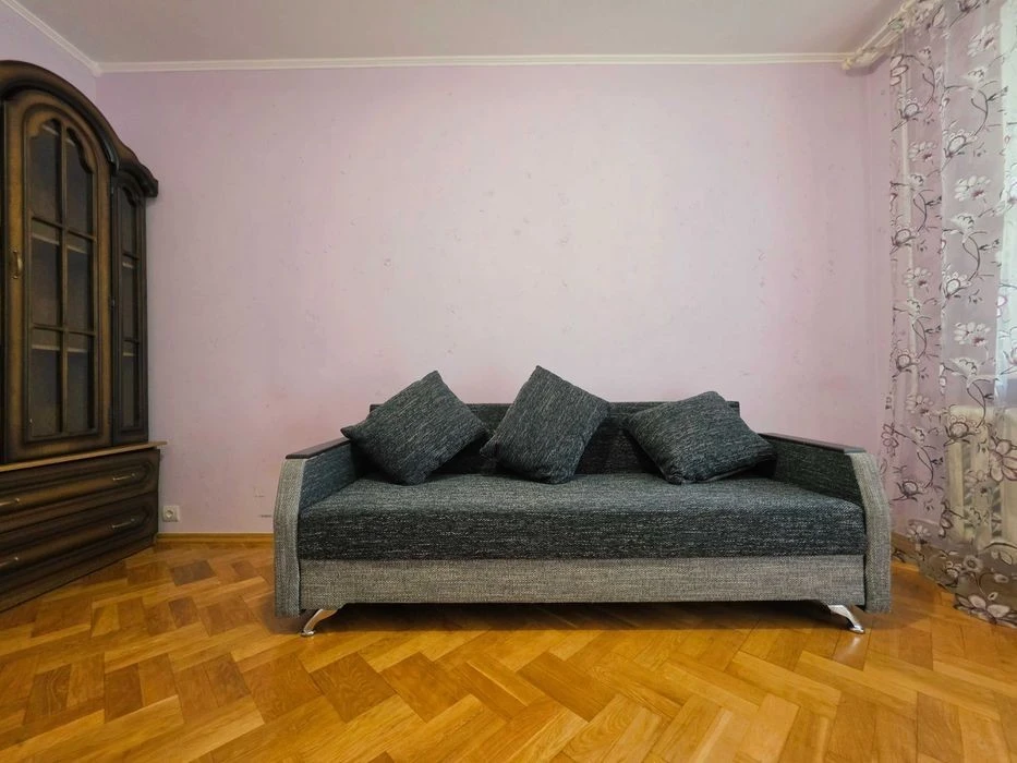 For sale three-room apartment 65m2 with gas near the RayON shopping mall