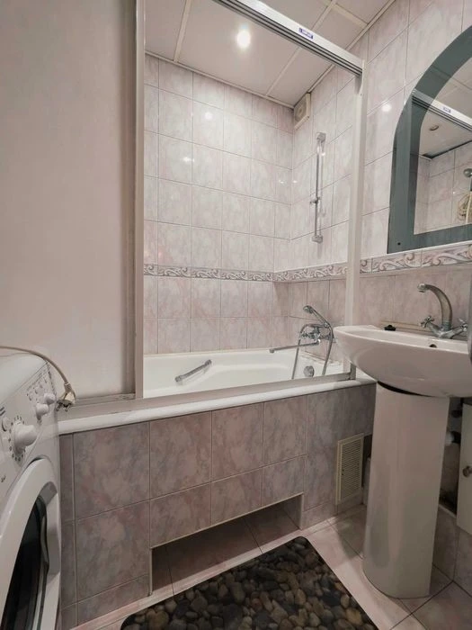 For sale three-room apartment 65m2 with gas near the RayON shopping mall