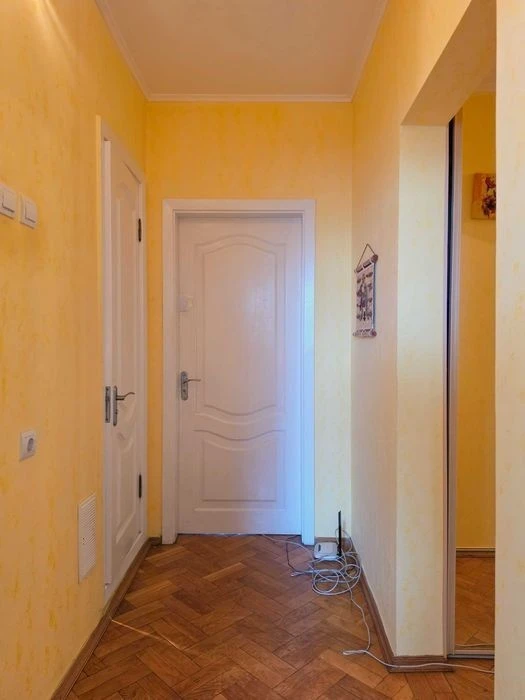 For sale three-room apartment 65m2 with gas near the RayON shopping mall