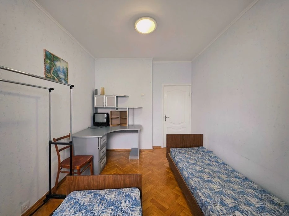 For sale three-room apartment 65m2 with gas near the RayON shopping mall