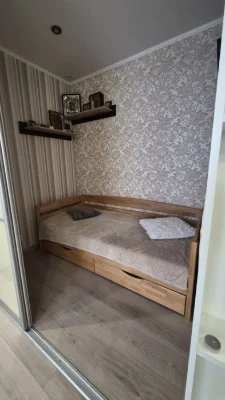 LS21  ЖК Перемоги 85 продам 1 кв. На 7 поверсі 9 пов.будинку