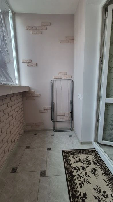 LS21  ЖК Перемоги 85 продам 1 кв. На 7 поверсі 9 пов.будинку