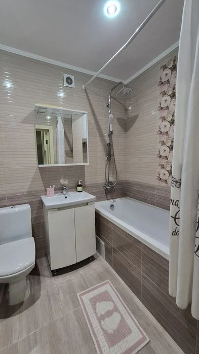 LS21  ЖК Перемоги 85 продам 1 кв. На 7 поверсі 9 пов.будинку