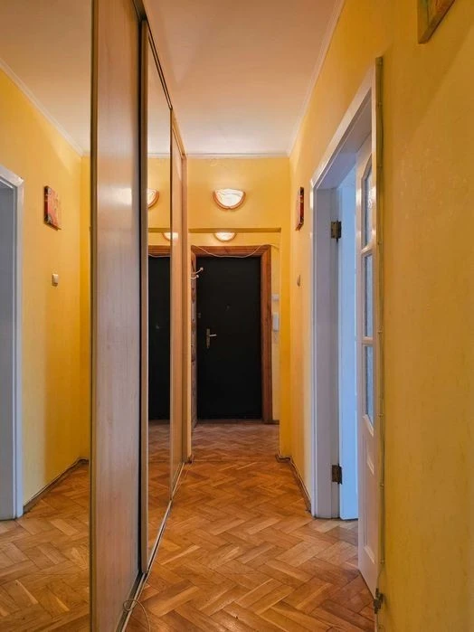 For sale three-room apartment 65m2 with gas near the RayON shopping mall