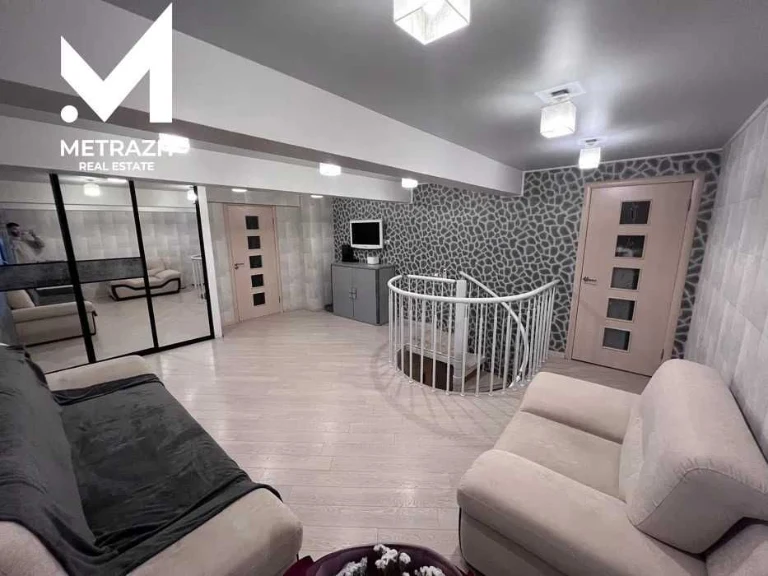 Продам 3-уровневую квартира с террасой и зоной отдыха, Клочк