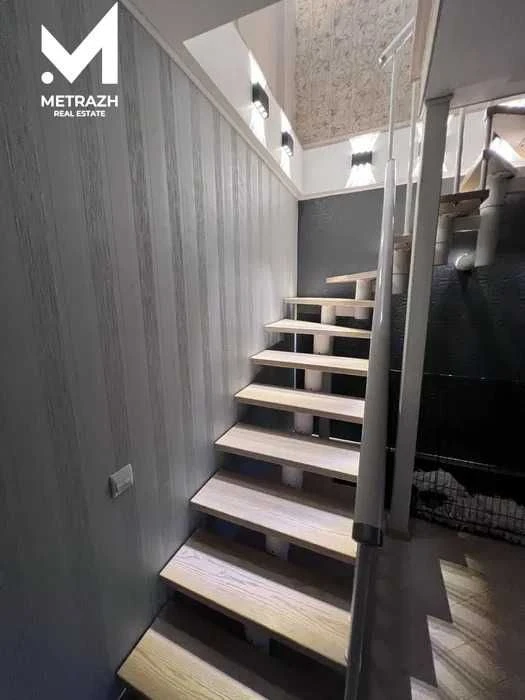 Продам 3-уровневую квартира с террасой и зоной отдыха, Клочк