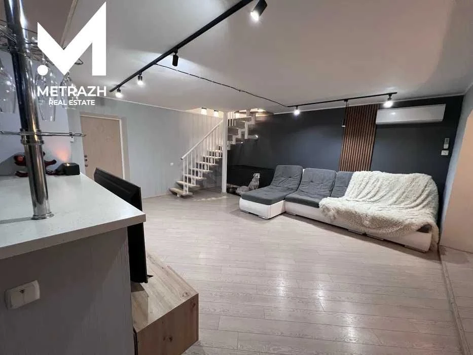 Продам 3-уровневую квартира с террасой и зоной отдыха, Клочк