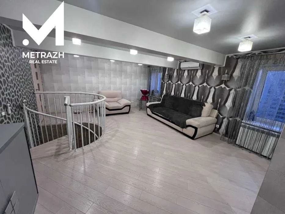 Продам 3-уровневую квартира с террасой и зоной отдыха, Клочк