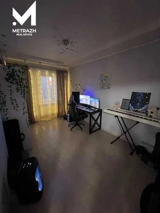 Продам 3-уровневую квартира с террасой и зоной отдыха, Клочк
