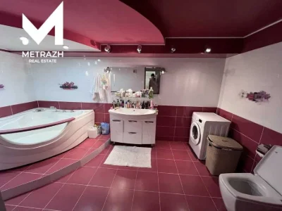 Продам 3-уровневую квартира с террасой и зоной отдыха, Клочк